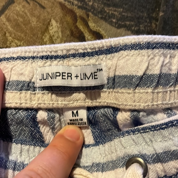 Juniper + lime shorts size medium - Picture 2 of 3